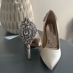 Badgley Mischka Crystal Embellished Pointed Toe Pump (ivory, size 8)